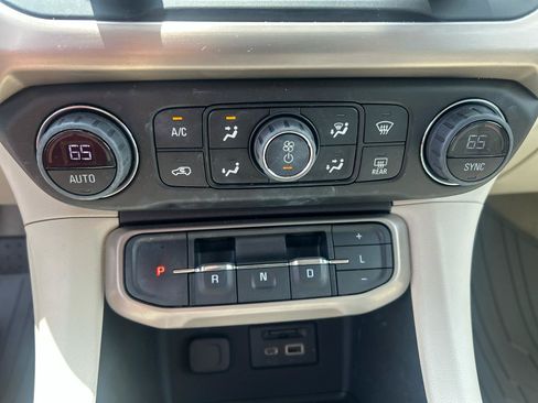 Used 2023 GMC Acadia Denali w/ Denali Ultimate Package FWD image 21