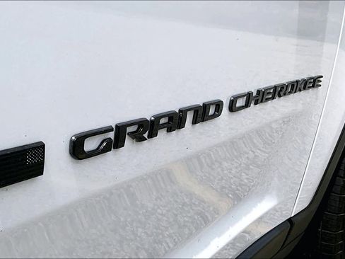 Used 2023 Jeep Grand Cherokee Laredo w/ Luxury Tech Group I AWD/4WD image 10