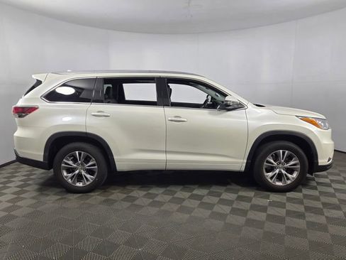 Used 2023 Toyota Highlander LE image 10