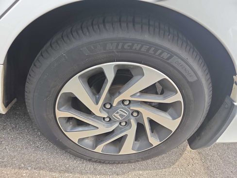 Used 2016 Honda Civic EX image 8