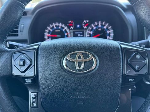 Used 2017 Toyota 4Runner TRD Off-Road AWD/4WD image 15