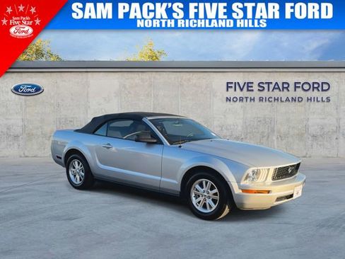 Used 2007 Ford Mustang Deluxe image 2