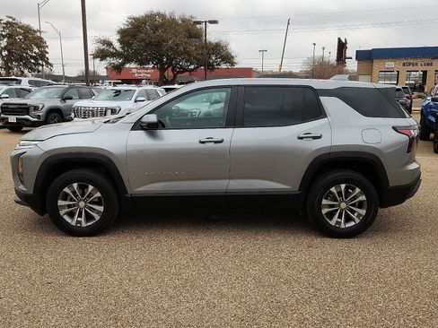 Used 2025 Chevrolet Equinox LT image 2