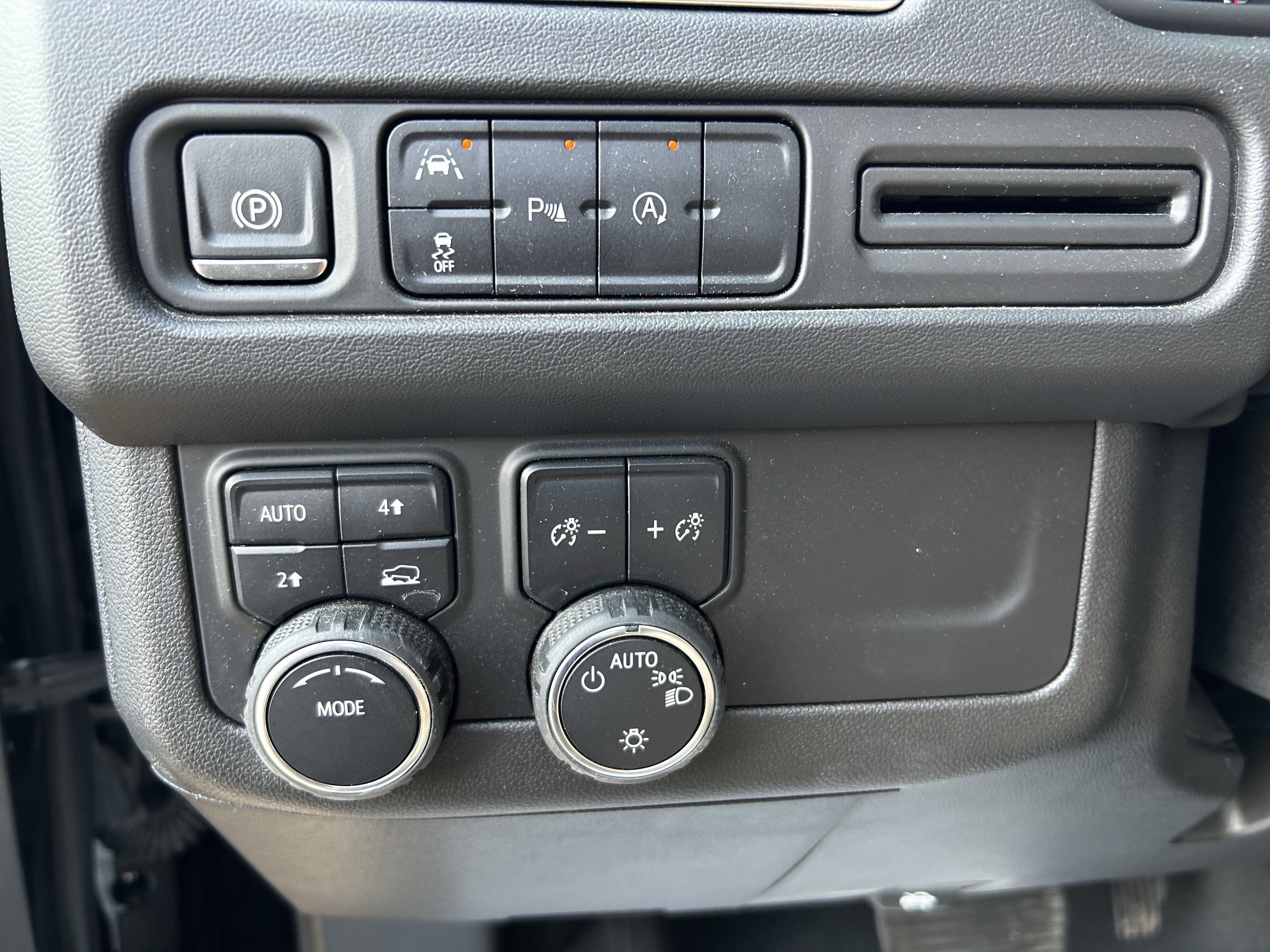 Used 2024 Chevrolet Tahoe LT AWD/4WD image 28