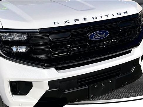 Used 2025 Ford Expedition Active AWD/4WD image 34