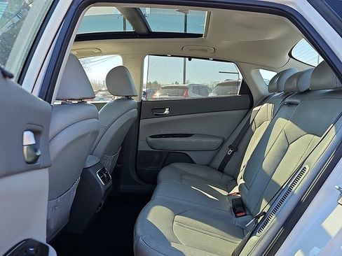 Used 2017 Kia Optima EX w/ Technology Package image 10