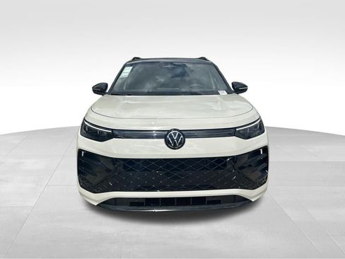New 2026 Volkswagen Tiguan SE R-Line image 8