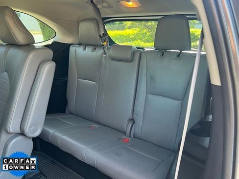 Used 2021 Toyota Highlander XLE AWD/4WD image 12