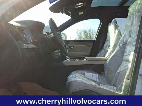 New 2026 Volvo XC90 T8 Plus w/ Protection Package Premier image 9