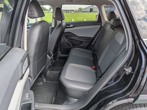 Used 2022 Volkswagen Taos SE AWD/4WD image 17