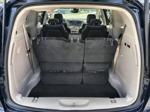 Used 2018 Chrysler Pacifica Limited w/ Advanced Safetytec Group FWD image 13