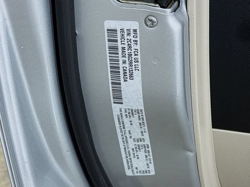 Used 2024 Chrysler Pacifica Touring-L FWD image 32