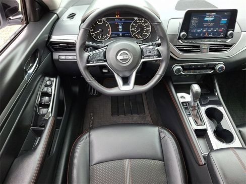 Used 2024 Nissan Altima 2.5 SR image 11