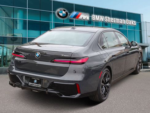 New 2026 BMW 740i w/ Premium Package image 4