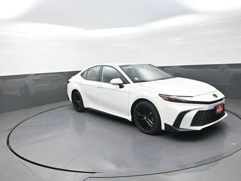 Used 2025 Toyota Camry SE w/ Convenience Package image 33