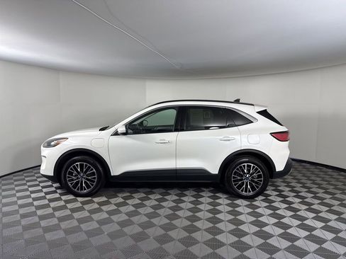 Used 2022 Ford Escape SEL w/ Technology Package image 2