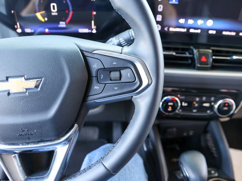 Used 2025 Chevrolet TrailBlazer LT w/ Convenience Package FWD image 18