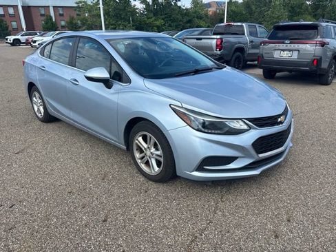 Used 2017 Chevrolet Cruze LT w/ Convenience Package FWD image 2