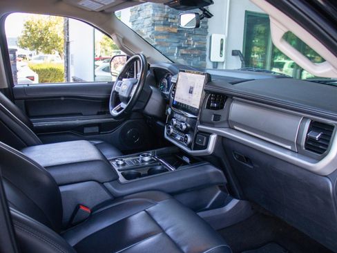 Used 2024 Ford Expedition Max XLT image 18