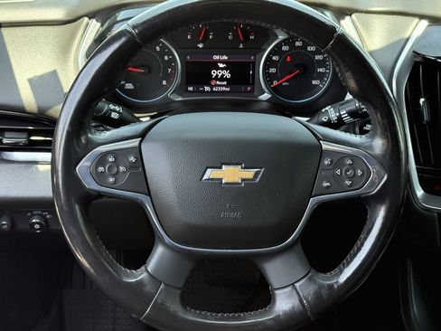 Used 2022 Chevrolet Traverse LT FWD image 13