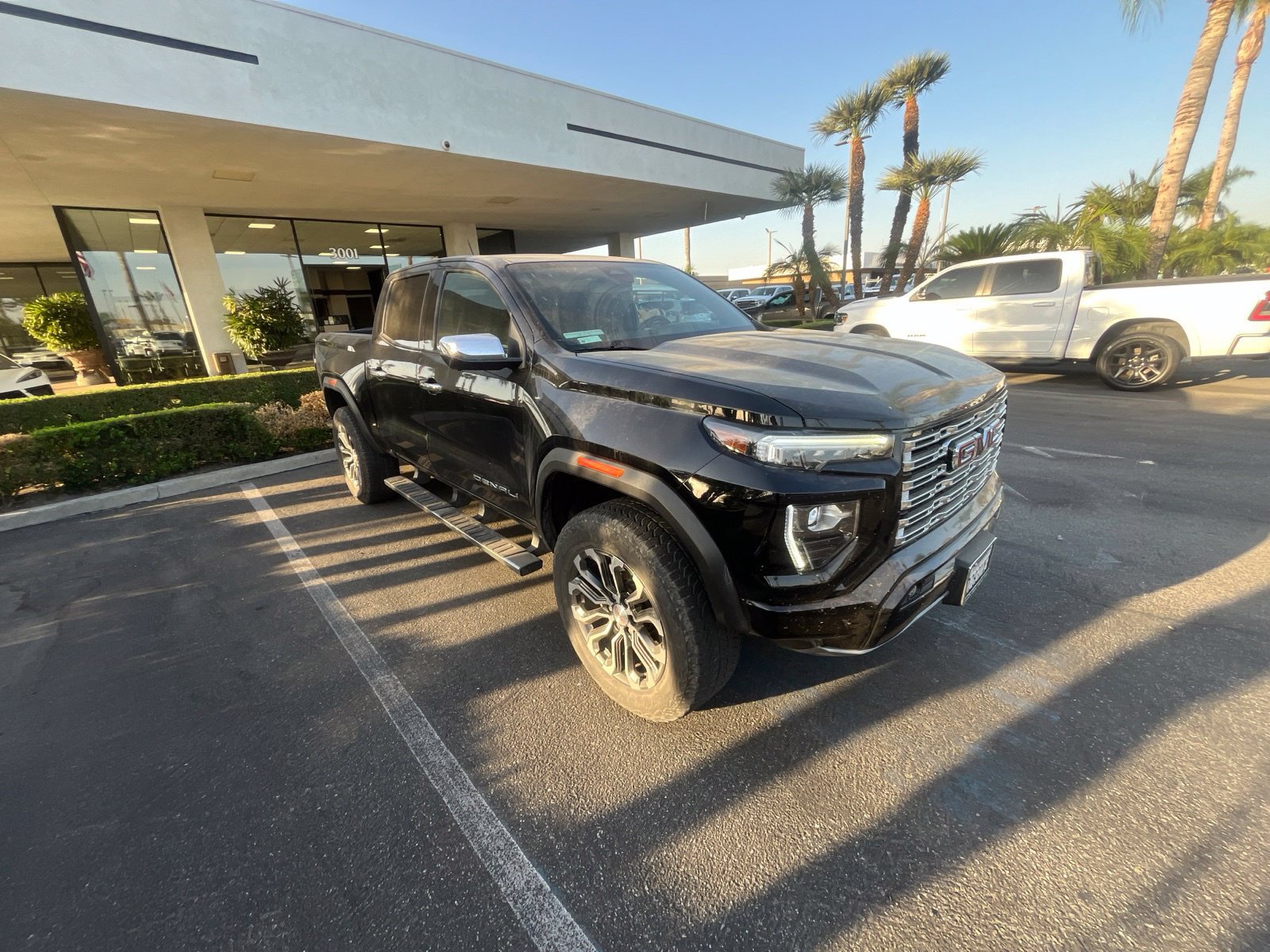Certified 2023 GMC Canyon Denali AWD/4WD image 3