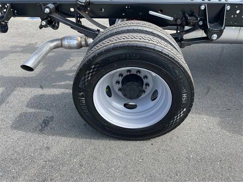 New 2025 Ford F450 XL w/ XL Chrome Package image 33
