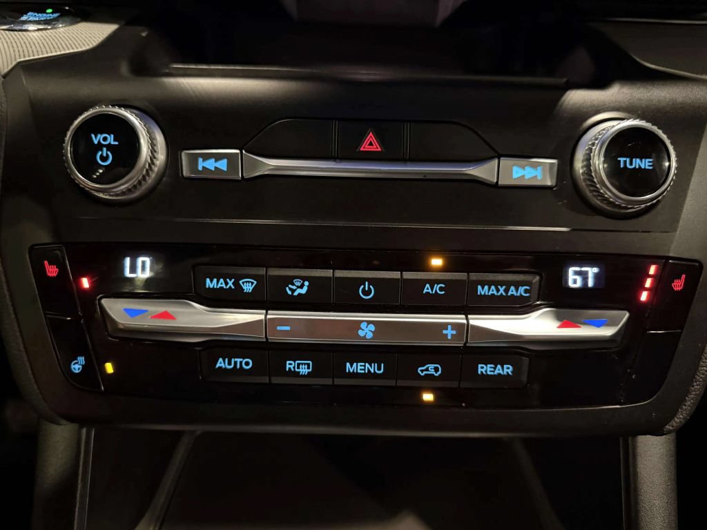Used 2020 Ford Explorer XLT w/ Equipment Group 202A AWD/4WD image 34