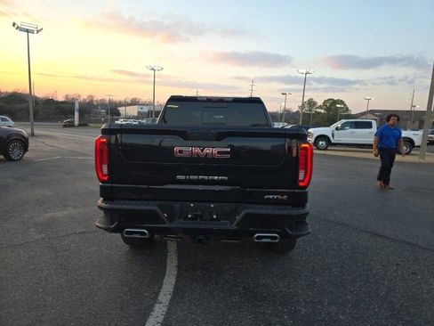 Used 2024 GMC Sierra 1500 AT4 w/ Technology Package image 4