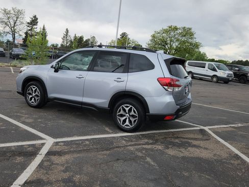 Used 2019 Subaru Forester Premium AWD/4WD image 9