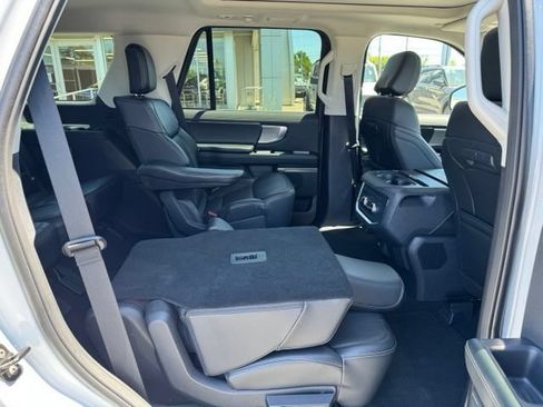 Used 2025 Ford Expedition Platinum AWD/4WD image 36