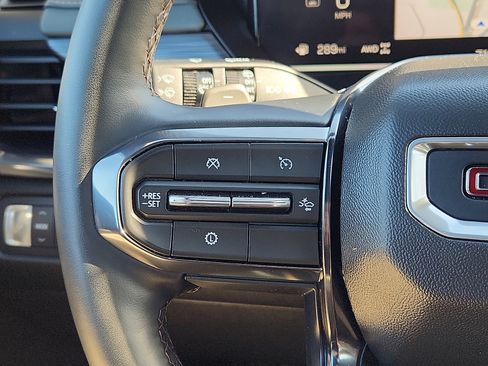 Used 2025 GMC Acadia AT4 image 23