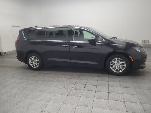 Used 2023 Chrysler Voyager LX FWD image 11
