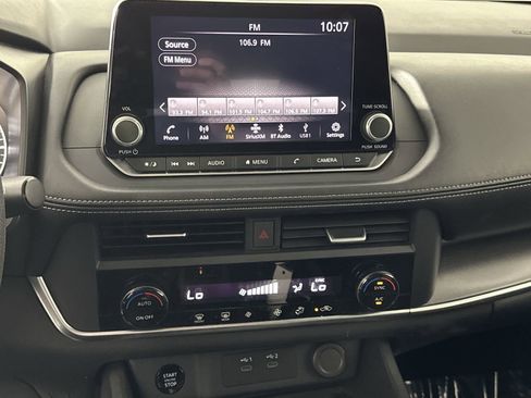 Certified 2024 Nissan Rogue SV FWD image 21