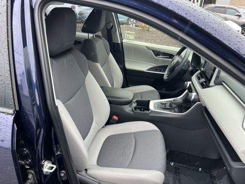 Used 2025 Toyota RAV4 XLE AWD/4WD image 25
