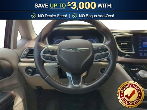 Used 2017 Chrysler Pacifica Touring-L FWD image 18
