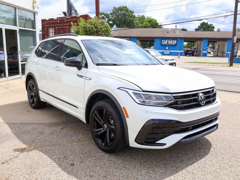 Certified 2024 Volkswagen Tiguan SE R-Line AWD/4WD image 7