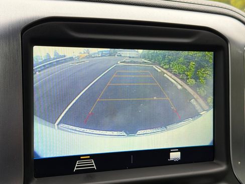 Used 2021 GMC Sierra 1500 SLE image 18