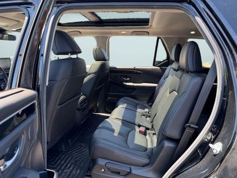 Used 2025 Honda Pilot Touring image 15