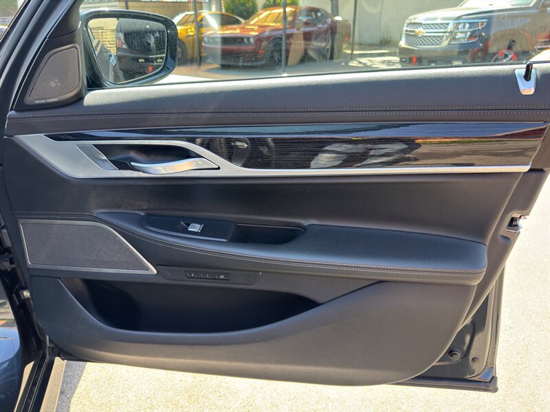 Used 2019 BMW 740i w/ M Sport Package RWD image 42