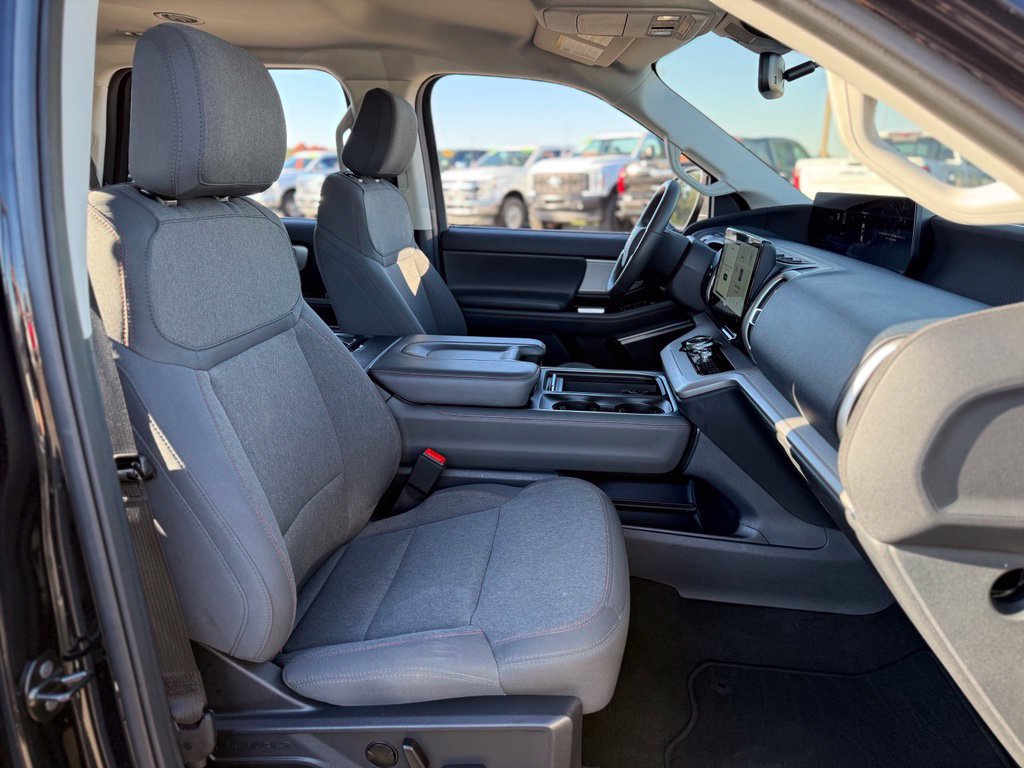 Used 2025 Ford Expedition Active AWD/4WD image 16