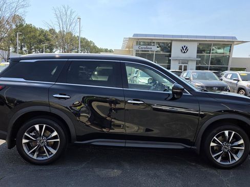 Used 2023 INFINITI QX60 Luxe w/ Vision Package image 3
