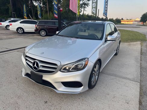 Used 2014 Mercedes-Benz E 250 BlueTEC Sedan image 2