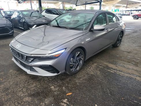 Used 2025 Hyundai Elantra Limited FWD image 1