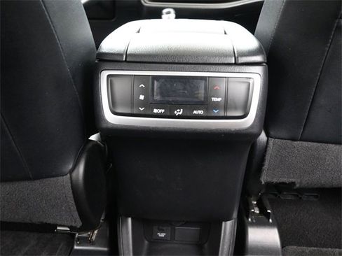 Used 2016 Toyota Highlander XLE image 27