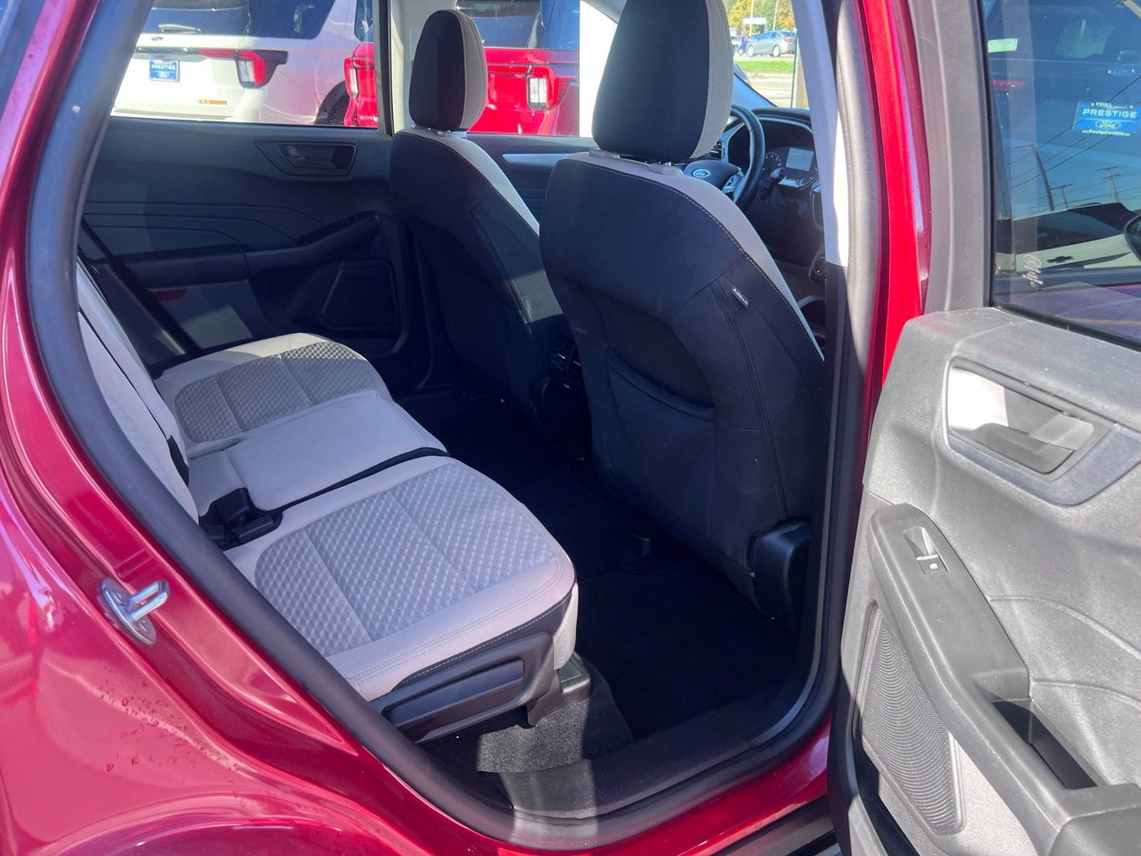 Used 2022 Ford Escape SE w/ Convenience Package FWD image 39