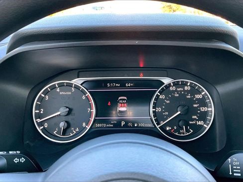 Used 2024 Nissan Rogue SV image 9