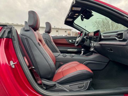 Used 2025 Ford Mustang GT Premium RWD image 17