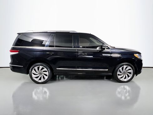 Used 2022 Lincoln Navigator Reserve image 3