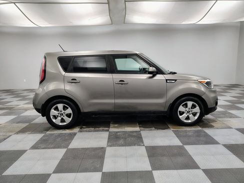 Used 2017 Kia Soul Base image 9