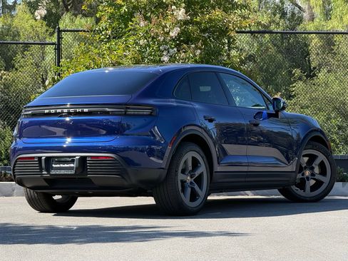 Used 2025 Porsche Macan 4S Electric AWD/4WD image 7